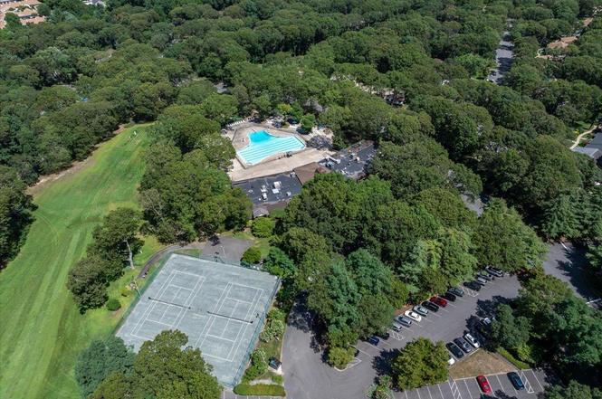 1001 Skyline Dr, Coram, NY 11727