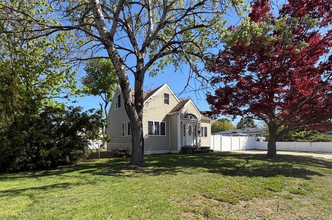 51 Weston Ave, Deer Park, NY 11729