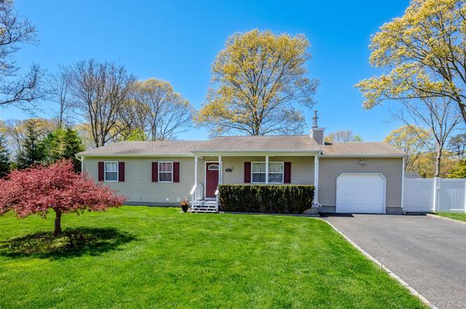 405 Puritan Dr, Shirley, NY 11967