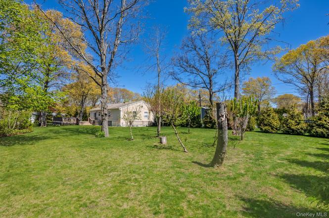 405 Puritan Dr, Shirley, NY 11967