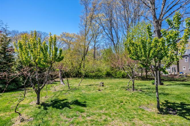 405 Puritan Dr, Shirley, NY 11967