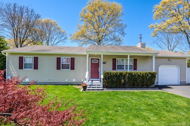 405 Puritan Dr, Shirley, NY 11967