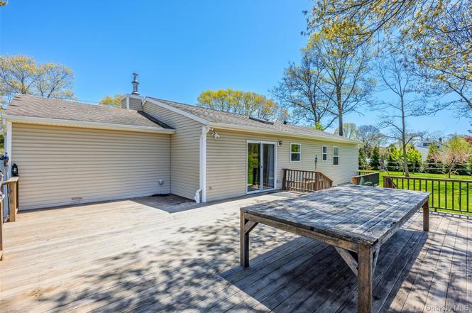 405 Puritan Dr, Shirley, NY 11967