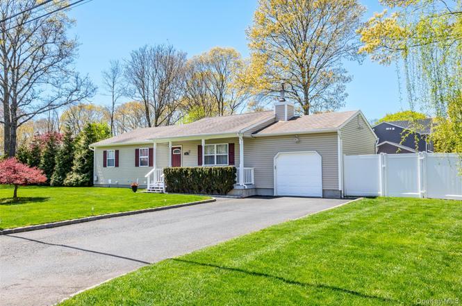 405 Puritan Dr, Shirley, NY 11967