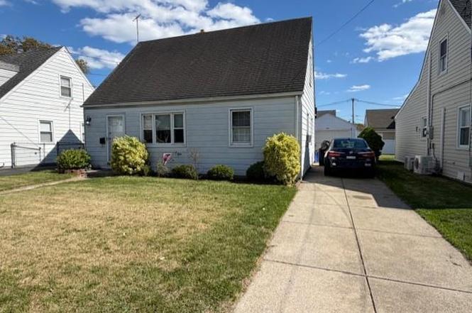 10 Ivy Pl, Valley Stream, NY 11581