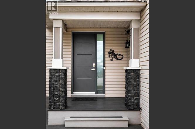 220 Douglas Glen Bay Southeast, Calgary, AB T2Z 2M8