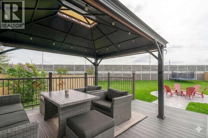 220 Douglas Glen Bay Southeast, Calgary, AB T2Z 2M8