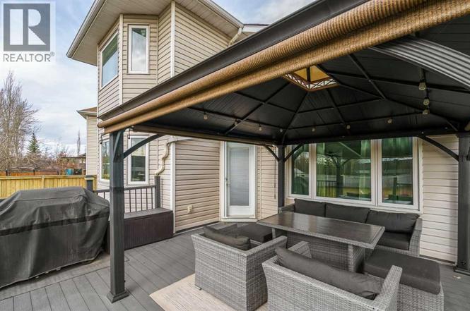 220 Douglas Glen Bay Southeast, Calgary, AB T2Z 2M8
