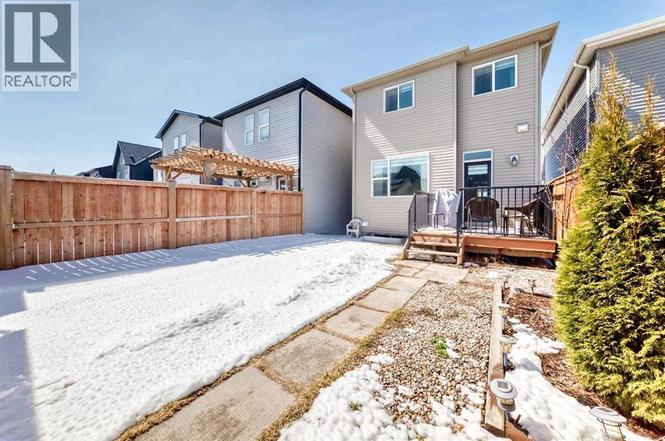 462 Walgrove Way Southeast, Calgary, AB T2X 4E9