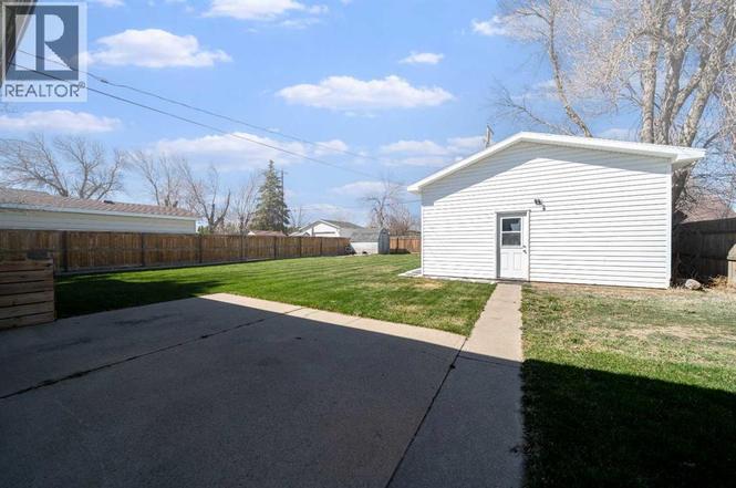 4821 56 Ave, Taber, AB T1G 1E4