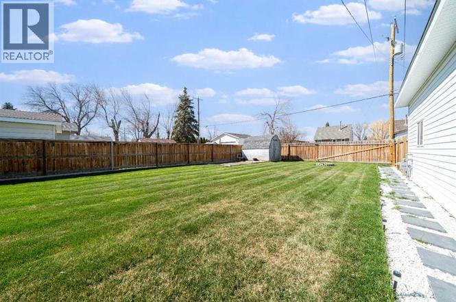 4821 56 Ave, Taber, AB T1G 1E4