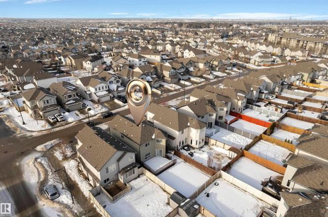 1739 61 St SW, Edmonton, AB T6X 0W3