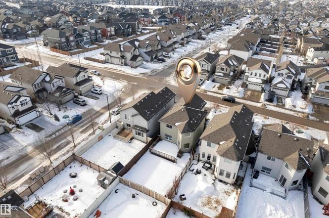 1739 61 St SW, Edmonton, AB T6X 0W3