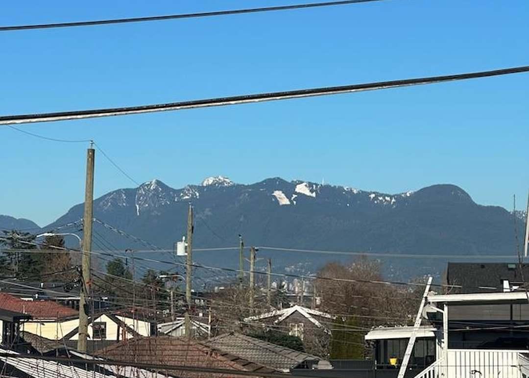 4793 Commercial St, Vancouver, BC V5N 4G8
