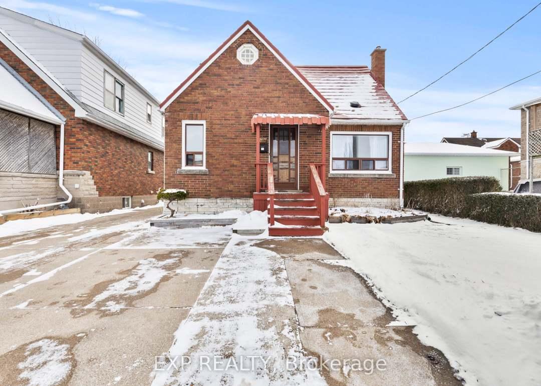5692 North St, Niagara Falls, ON L2G 1J5