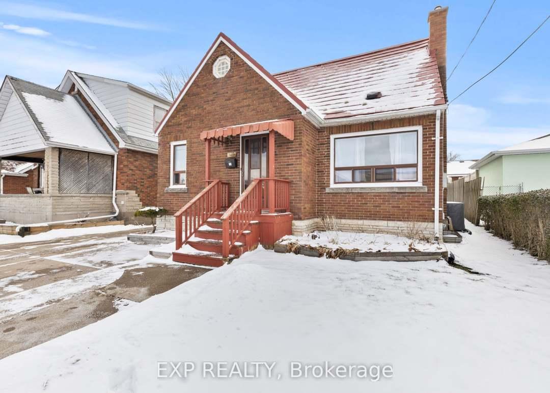 5692 North St, Niagara Falls, ON L2G 1J5