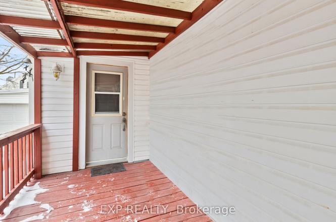 5692 North St, Niagara Falls, ON L2G 1J5