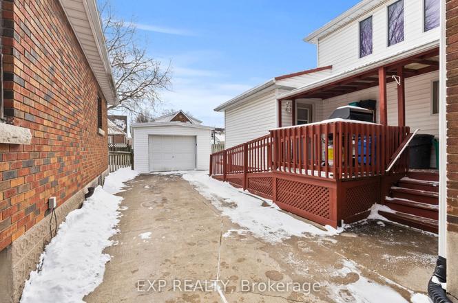 5692 North St, Niagara Falls, ON L2G 1J5
