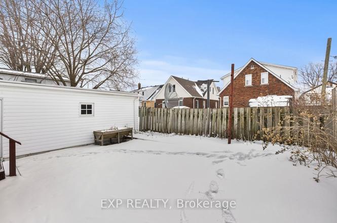 5692 North St, Niagara Falls, ON L2G 1J5