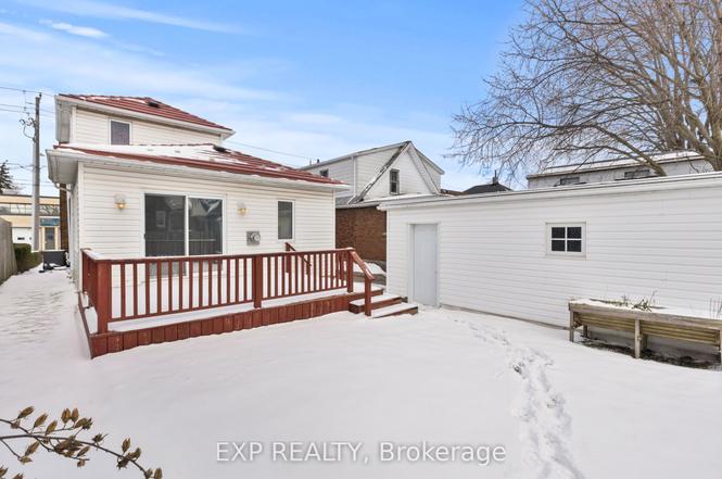 5692 North St, Niagara Falls, ON L2G 1J5