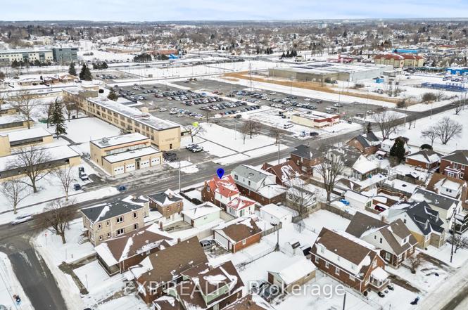 5692 North St, Niagara Falls, ON L2G 1J5
