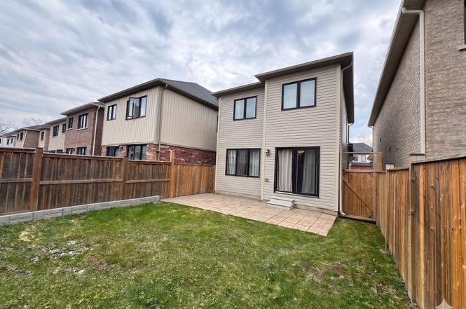 7774 Buckeye Cres, Niagara Falls, ON L2H 0P2