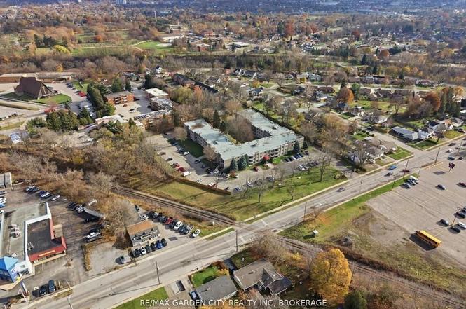 4658 Drummond Rd #230, Niagara Falls, ON L2E 7E1