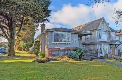 4793 Commercial St, Vancouver, BC V5N 4G8