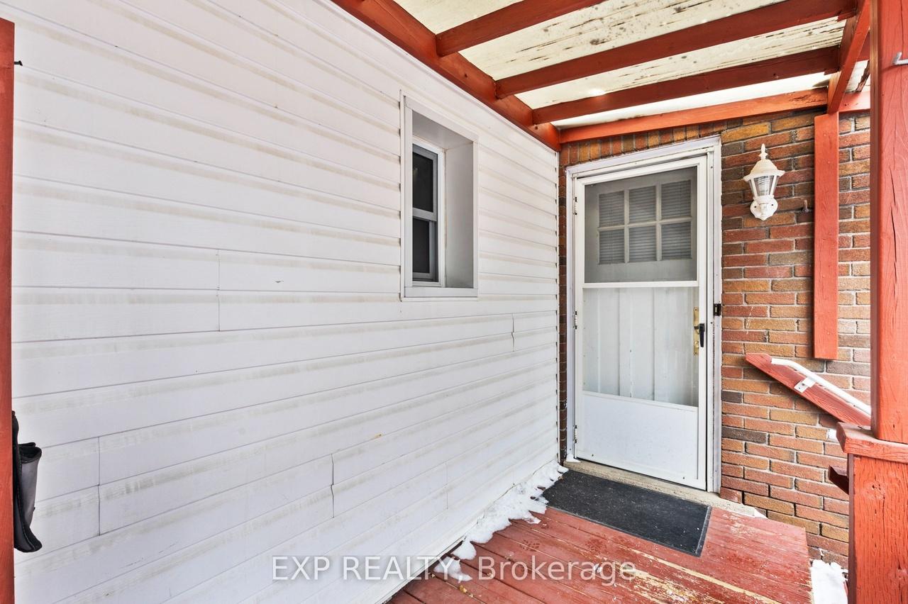 5692 North St, Niagara Falls, ON L2G 1J5