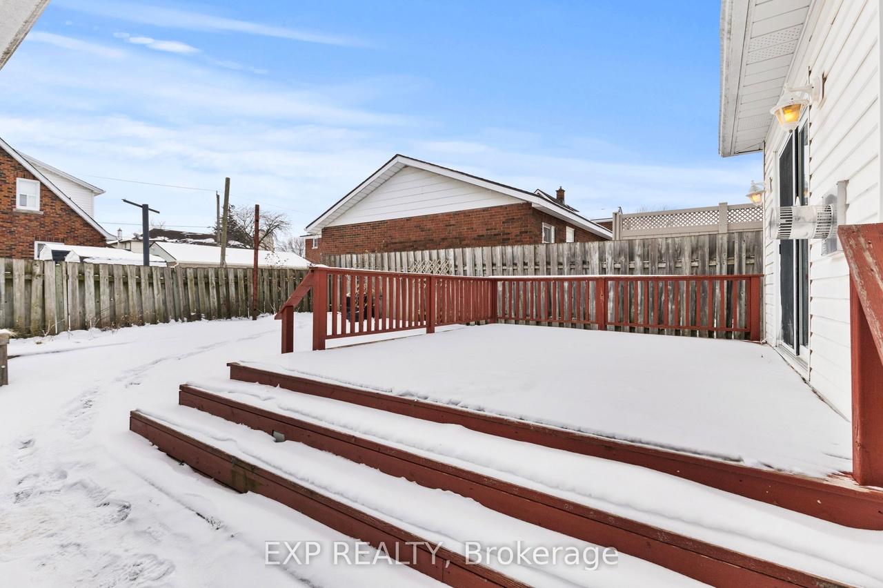 5692 North St, Niagara Falls, ON L2G 1J5