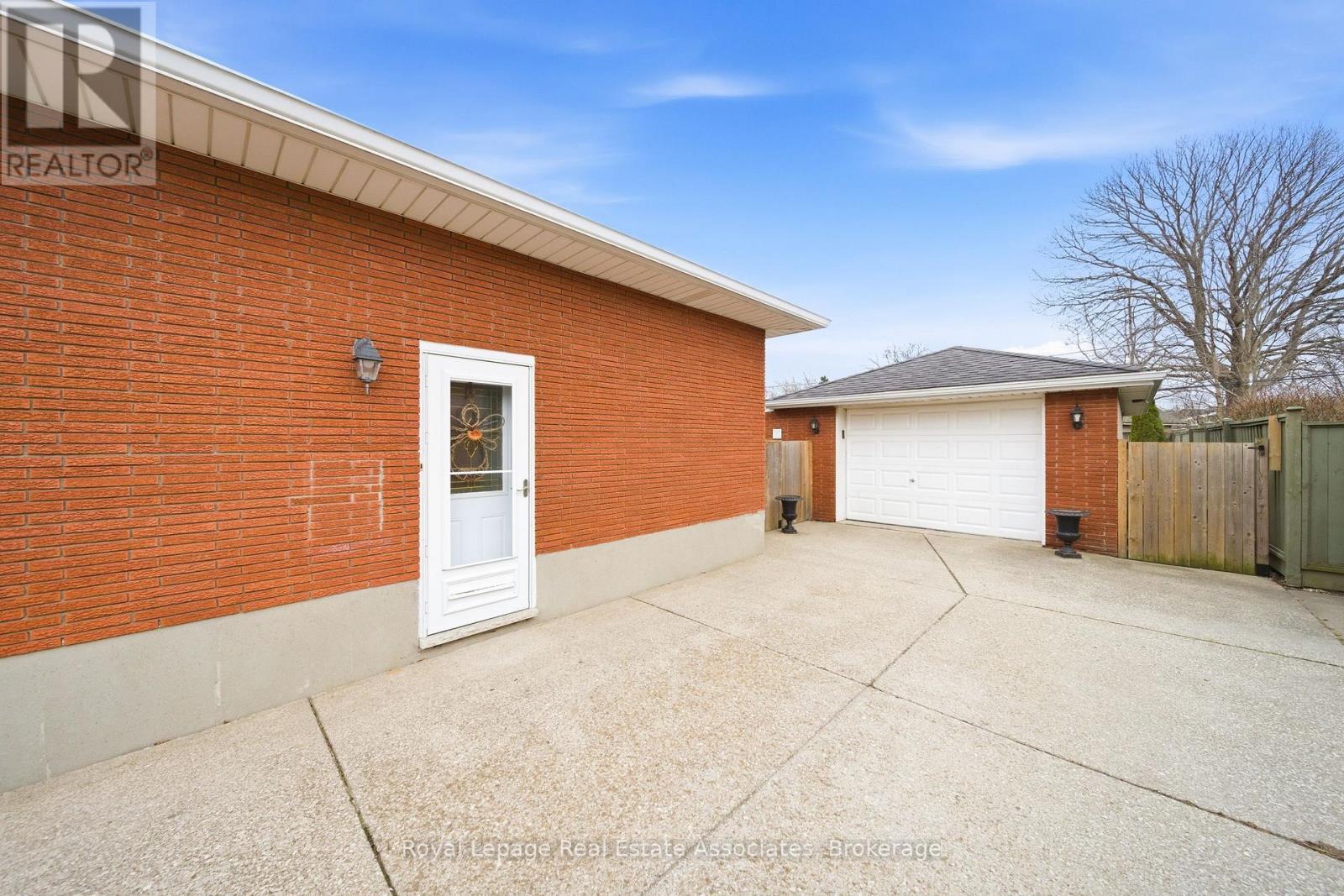 4018 MONTCALM CRESCENT Niagara Falls (Chippawa), Ontario L2G6L8