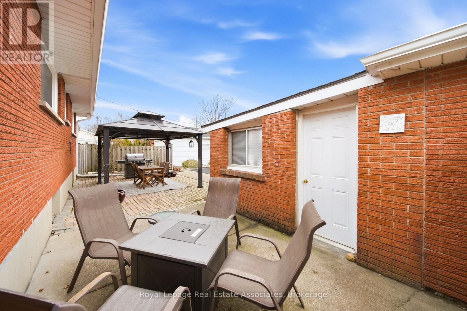 4018 MONTCALM CRESCENT Niagara Falls (Chippawa), Ontario L2G6L8