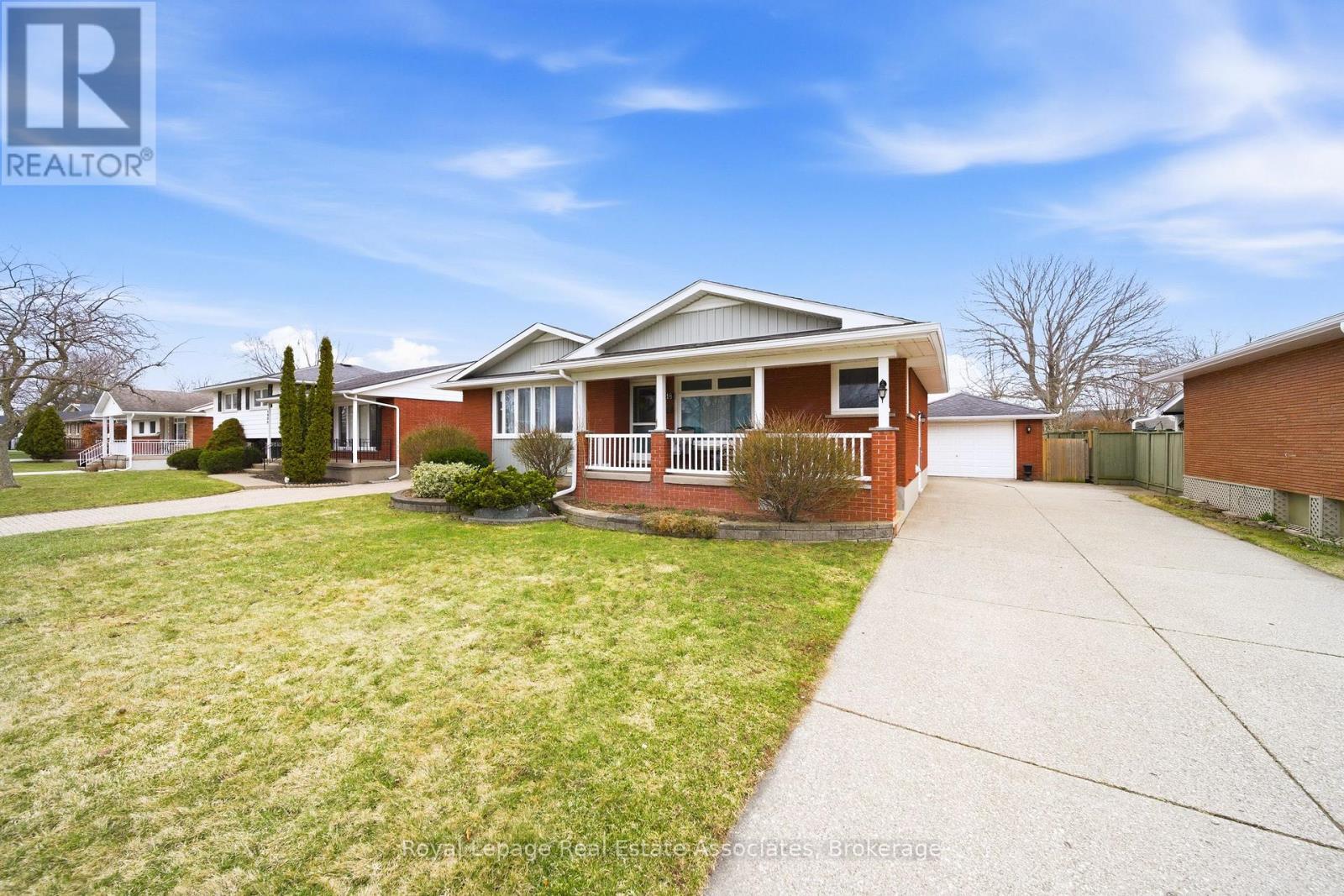 4018 MONTCALM CRESCENT Niagara Falls (Chippawa), Ontario L2G6L8