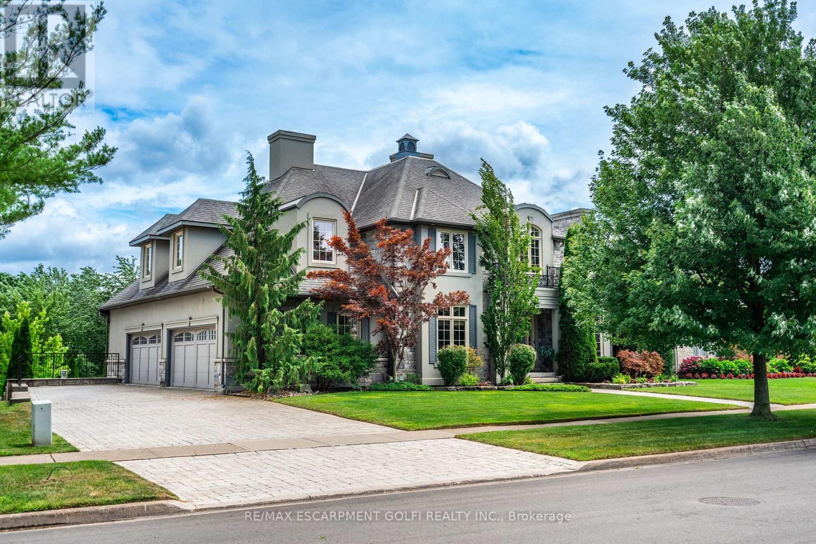 3542 MATTHEWS DRIVE Niagara Falls (Mt. Carmel), Ontario L2H2Z1