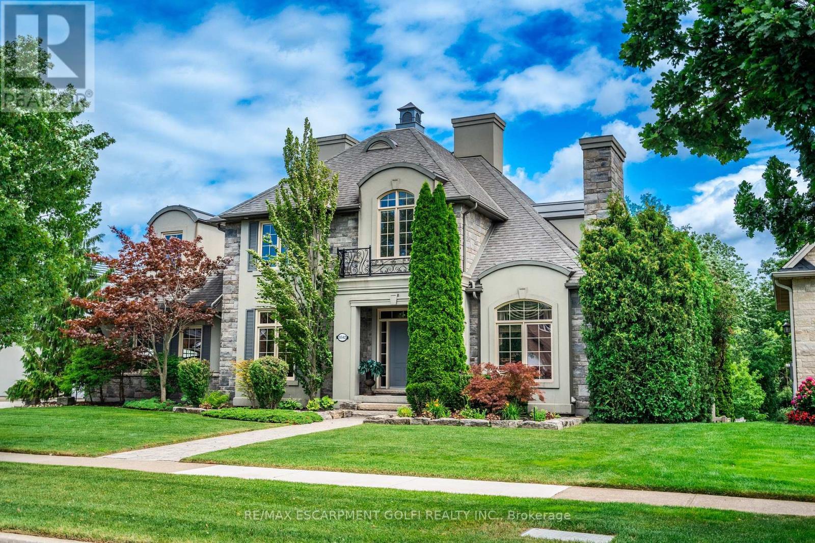 3542 MATTHEWS DRIVE Niagara Falls (Mt. Carmel), Ontario L2H2Z1