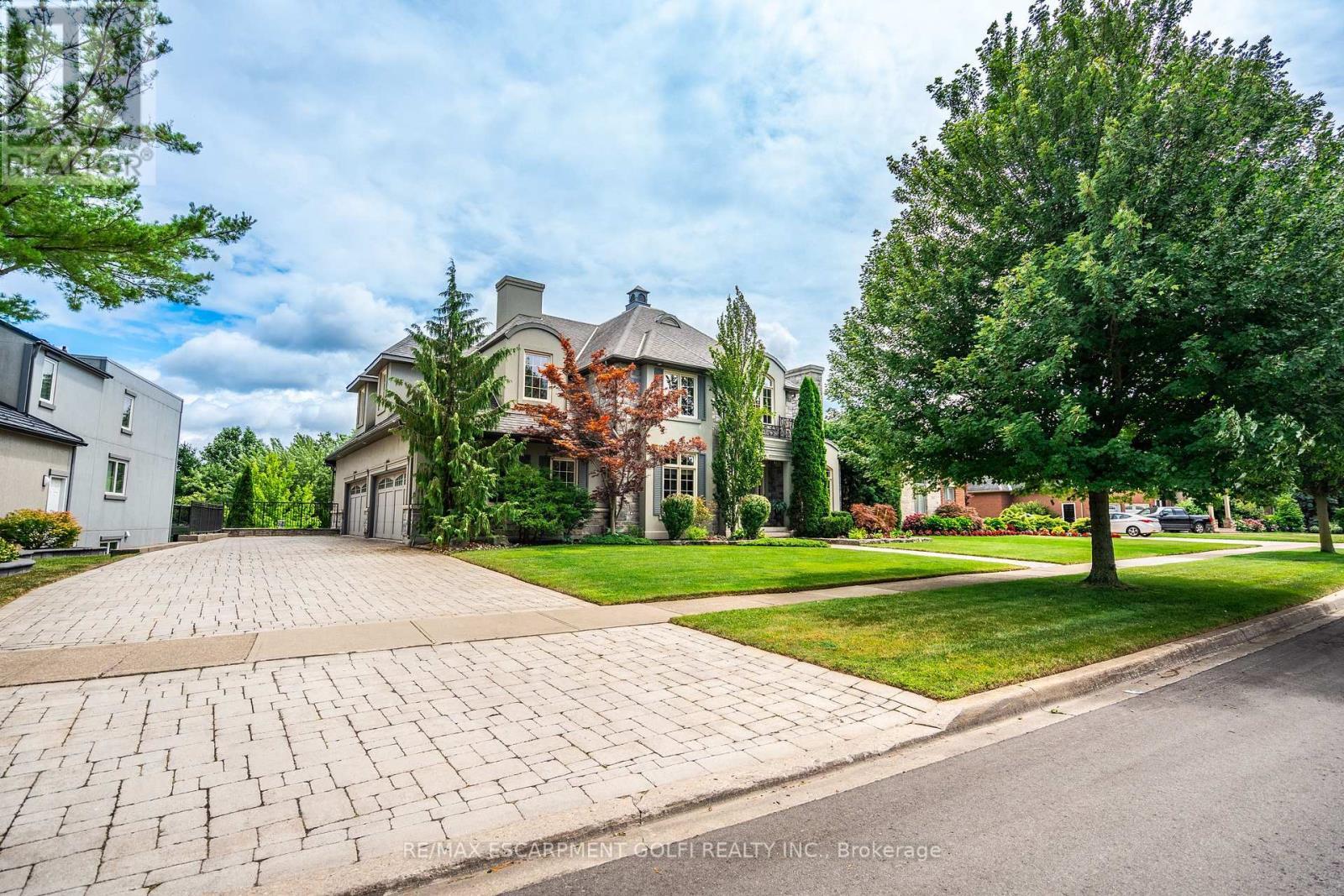 3542 MATTHEWS DRIVE Niagara Falls (Mt. Carmel), Ontario L2H2Z1