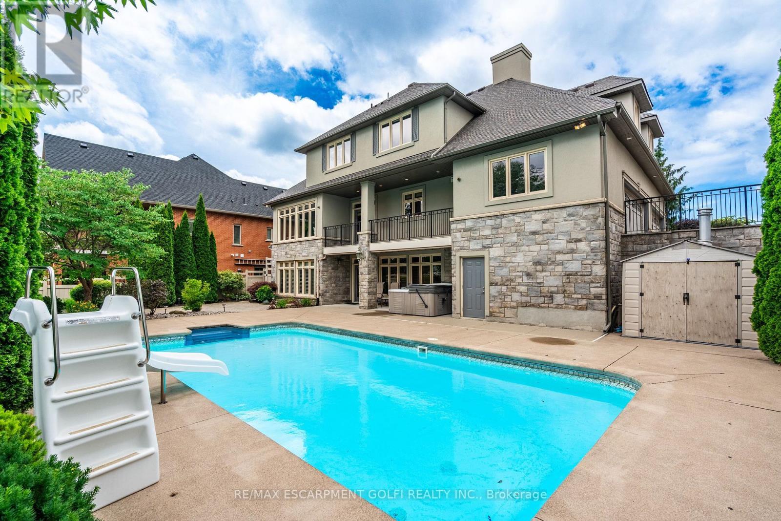3542 MATTHEWS DRIVE Niagara Falls (Mt. Carmel), Ontario L2H2Z1