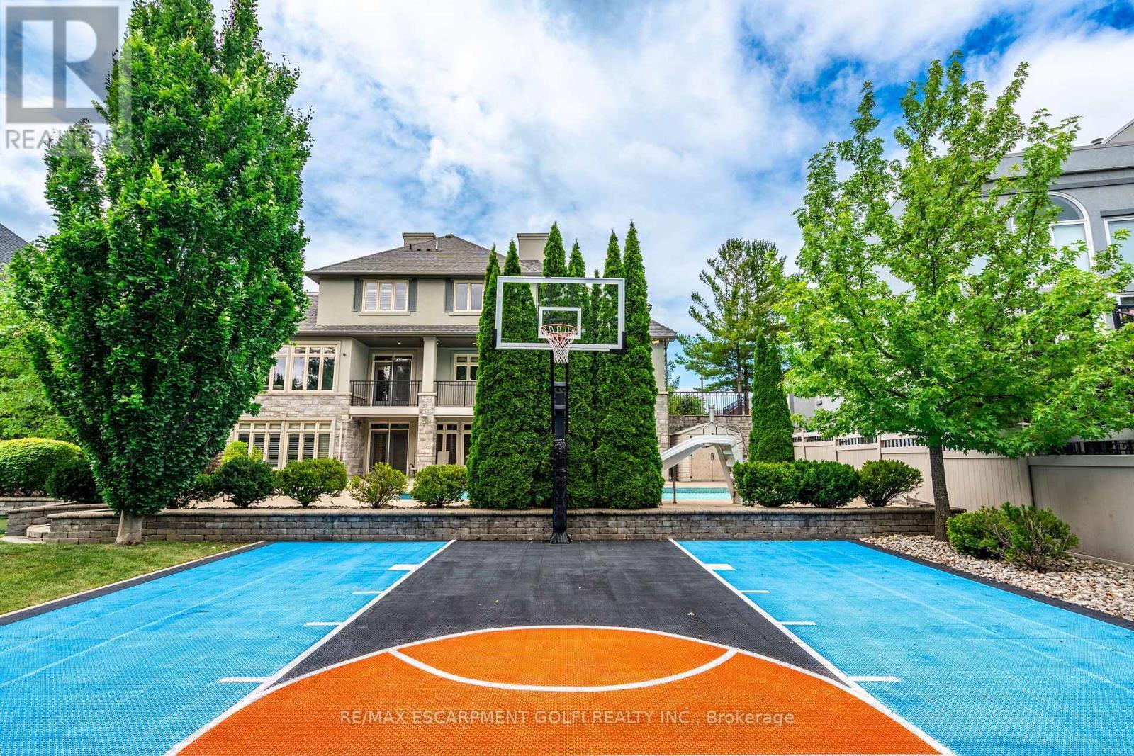 3542 MATTHEWS DRIVE Niagara Falls (Mt. Carmel), Ontario L2H2Z1