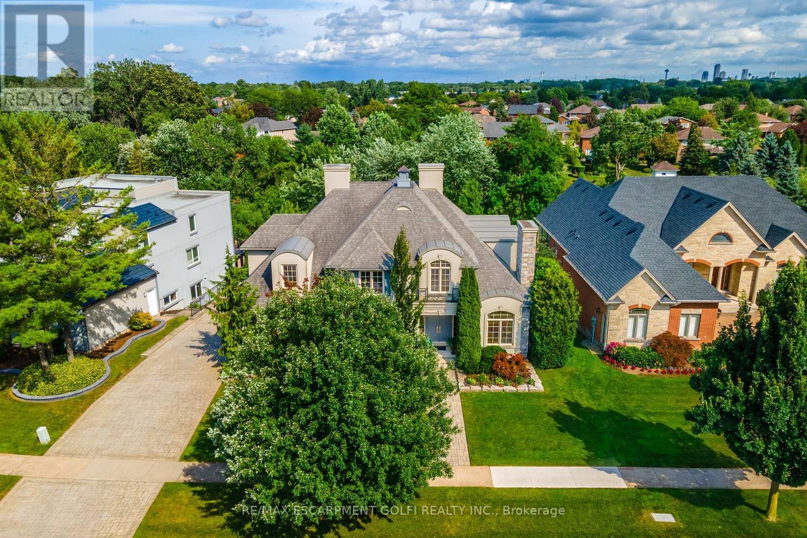 3542 MATTHEWS DRIVE Niagara Falls (Mt. Carmel), Ontario L2H2Z1