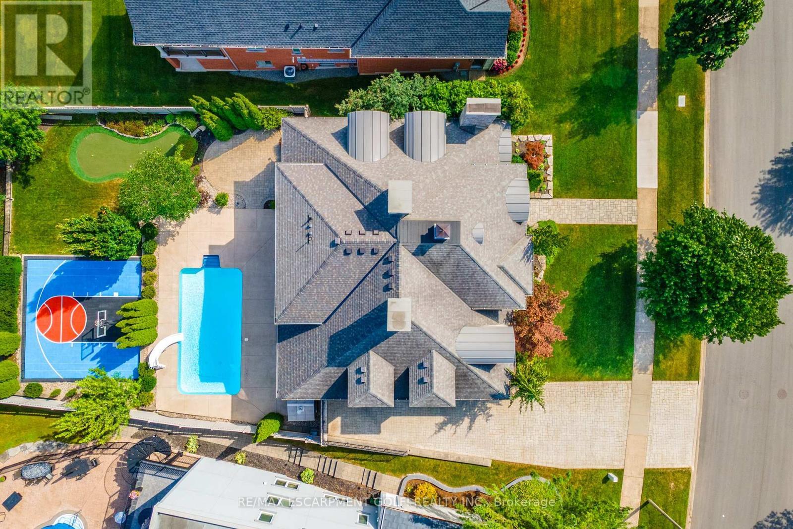 3542 MATTHEWS DRIVE Niagara Falls (Mt. Carmel), Ontario L2H2Z1
