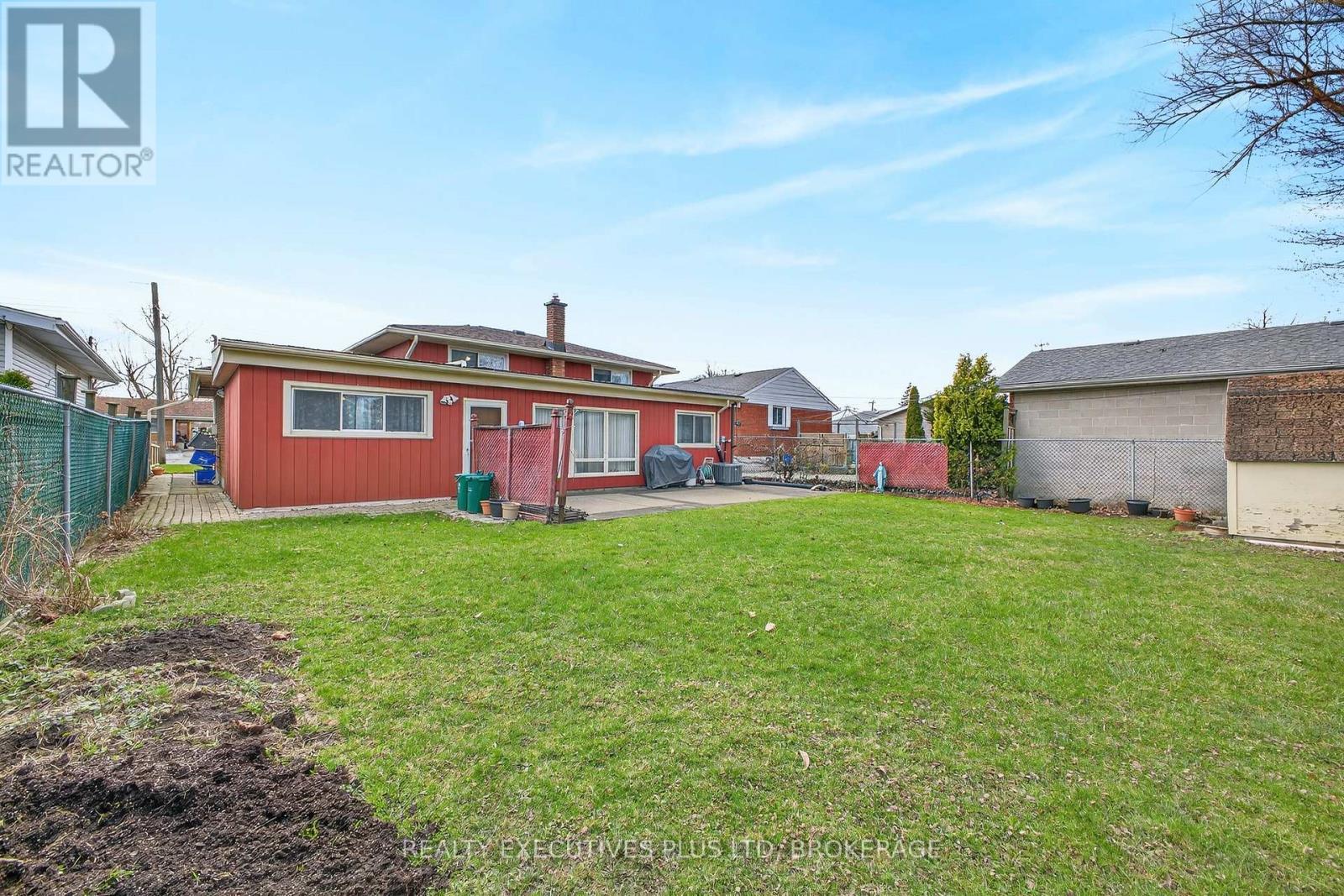 6465 WENDY DRIVE Niagara Falls (Oldfield), Ontario L2G3H7