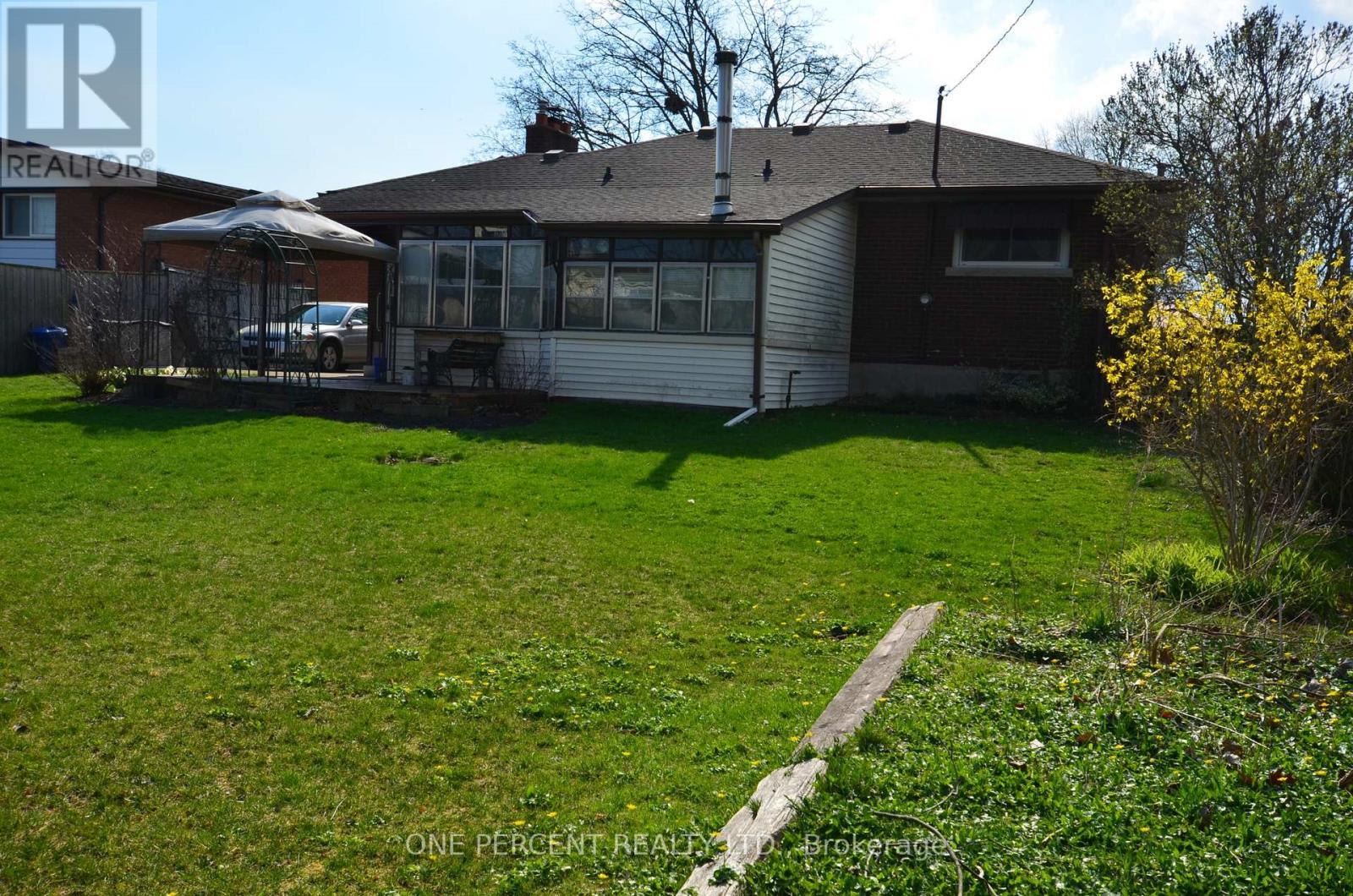 8800 CHAMPLAIN DRIVE Niagara Falls (Chippawa), Ontario L2G6Y6