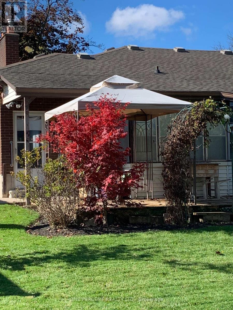 8800 CHAMPLAIN DRIVE Niagara Falls (Chippawa), Ontario L2G6Y6