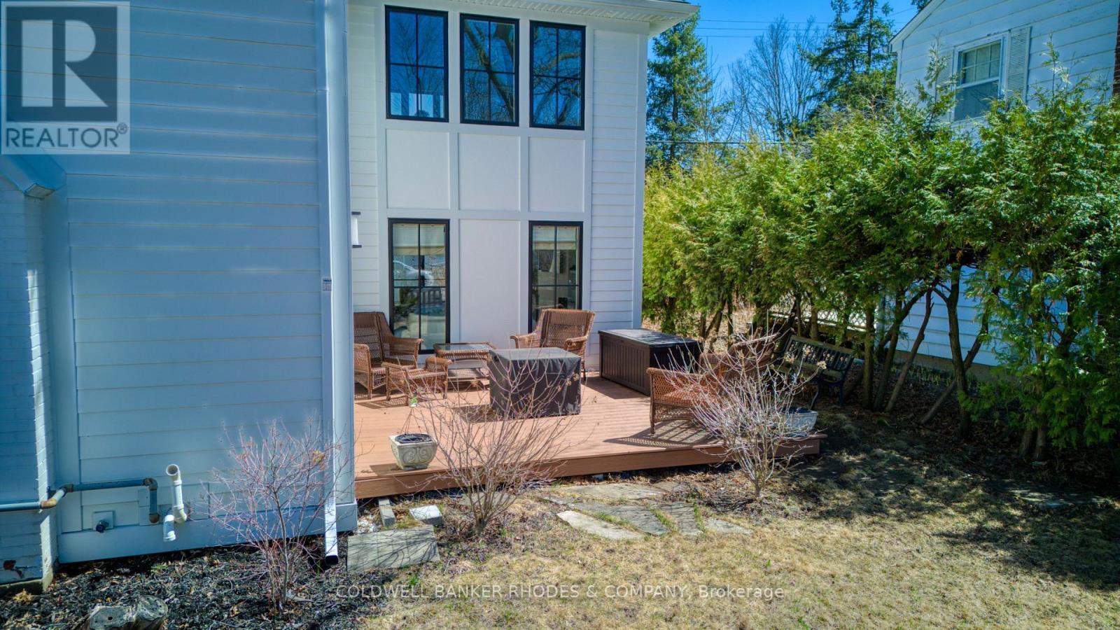73 KILBARRY CRESCENT Ottawa, Ontario K1K0H2