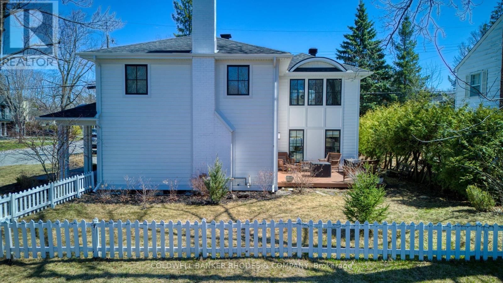 73 KILBARRY CRESCENT Ottawa, Ontario K1K0H2